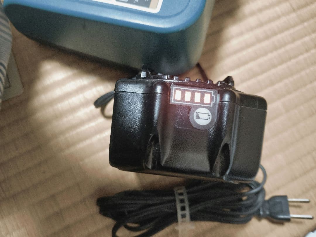 マキタ サイクロン 充電式クリーナー CL280FD 18v バッテリー充電器付