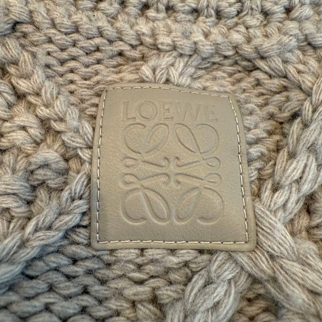 LOEWE バイカラーVネックケーブル編みニットセーター