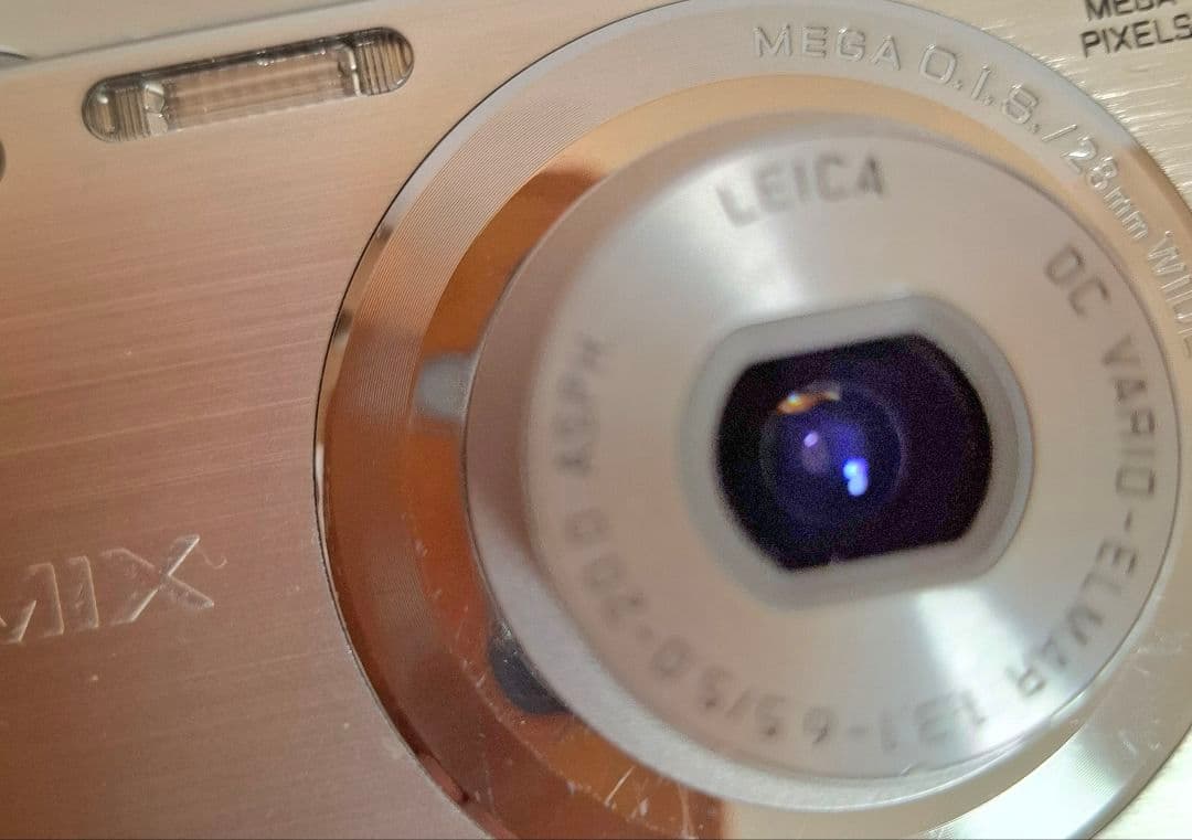 [美品]パナソニック Panasonic Lumix DMC-FH5 コンデジ