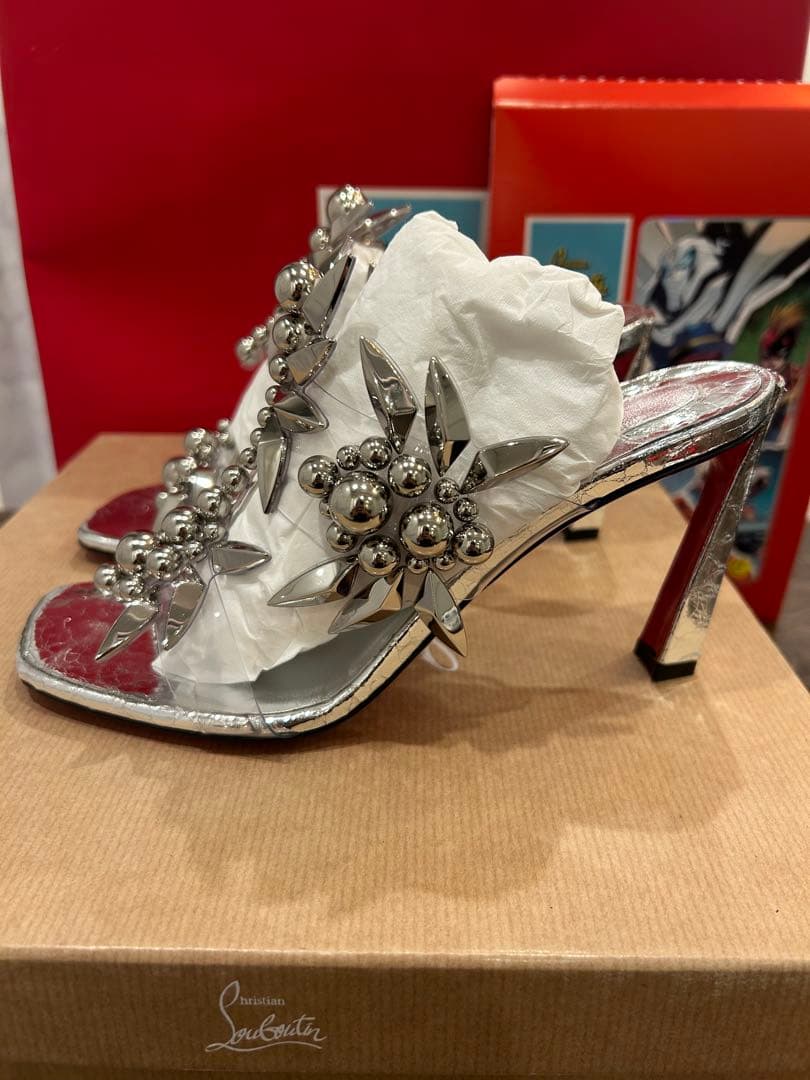 クリスチャンルブタン×マーベルコラボ　限定品