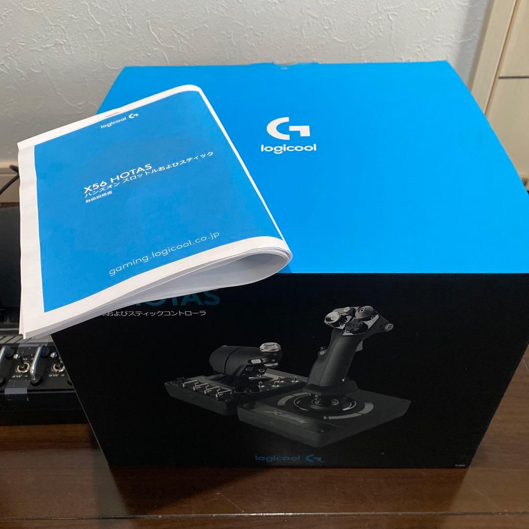 X56 HOTAS RGBスロットルおよびスティックコントローラ