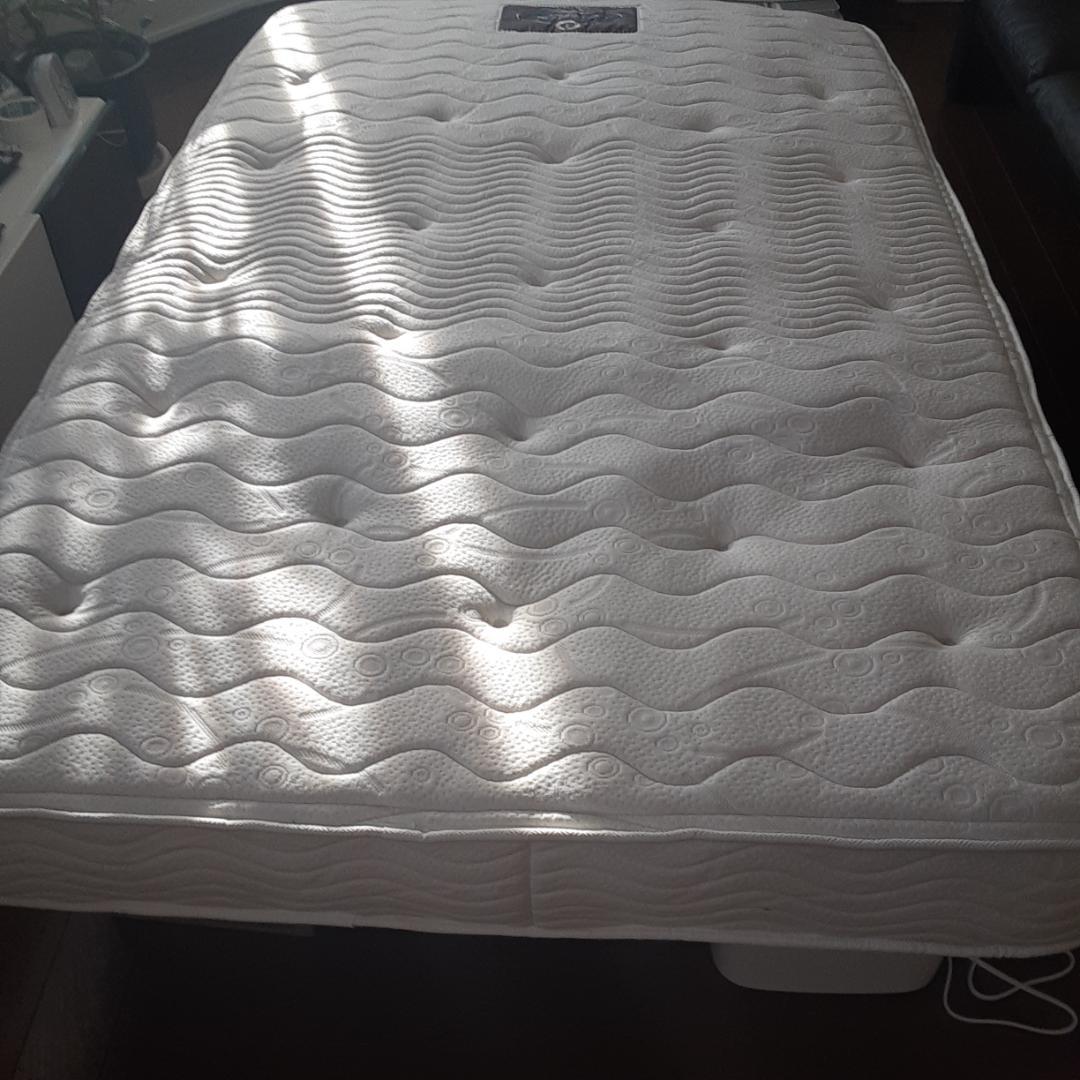 【美品！シモンズ　セミダブルマットレス　ビューティレストMaxima　引取歓迎】