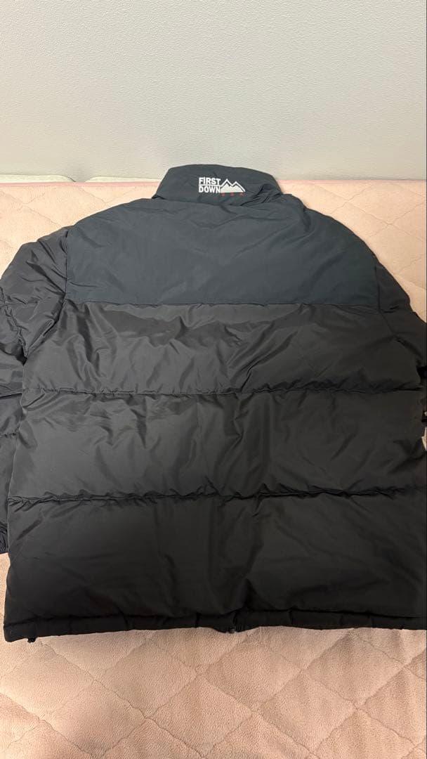 ［おかき］FIRST DOWN ブラック ダウンジャケット