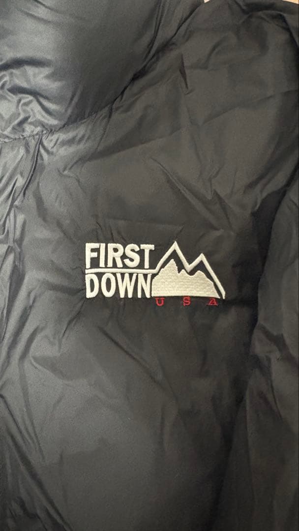 ［おかき］FIRST DOWN ブラック ダウンジャケット