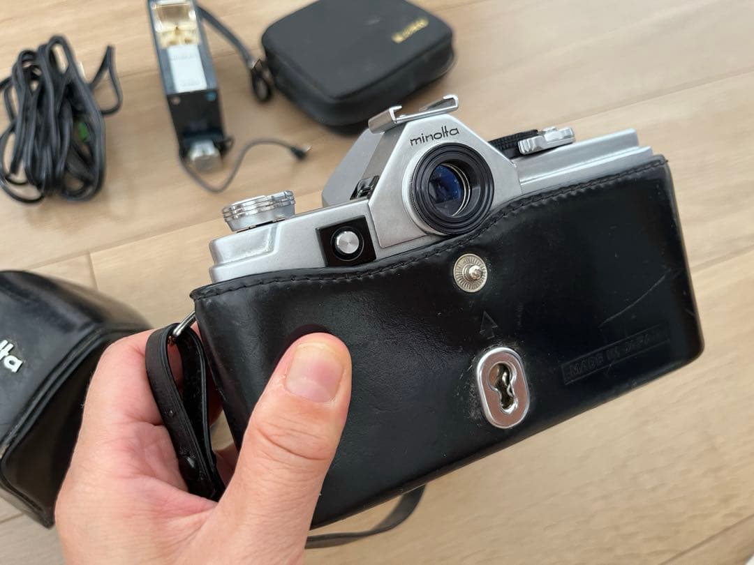 Minolta SR-7 一眼レフカメラ 28mmレンズ付き フラッシュ付き