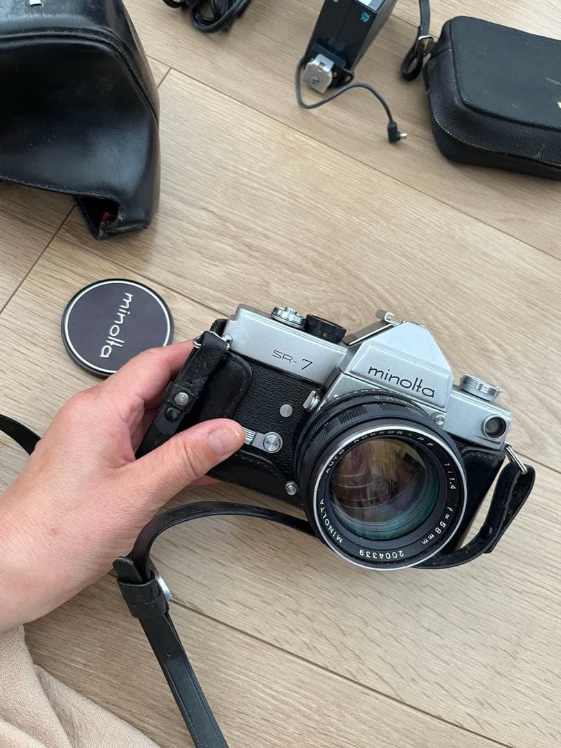 Minolta SR-7 一眼レフカメラ 28mmレンズ付き フラッシュ付き