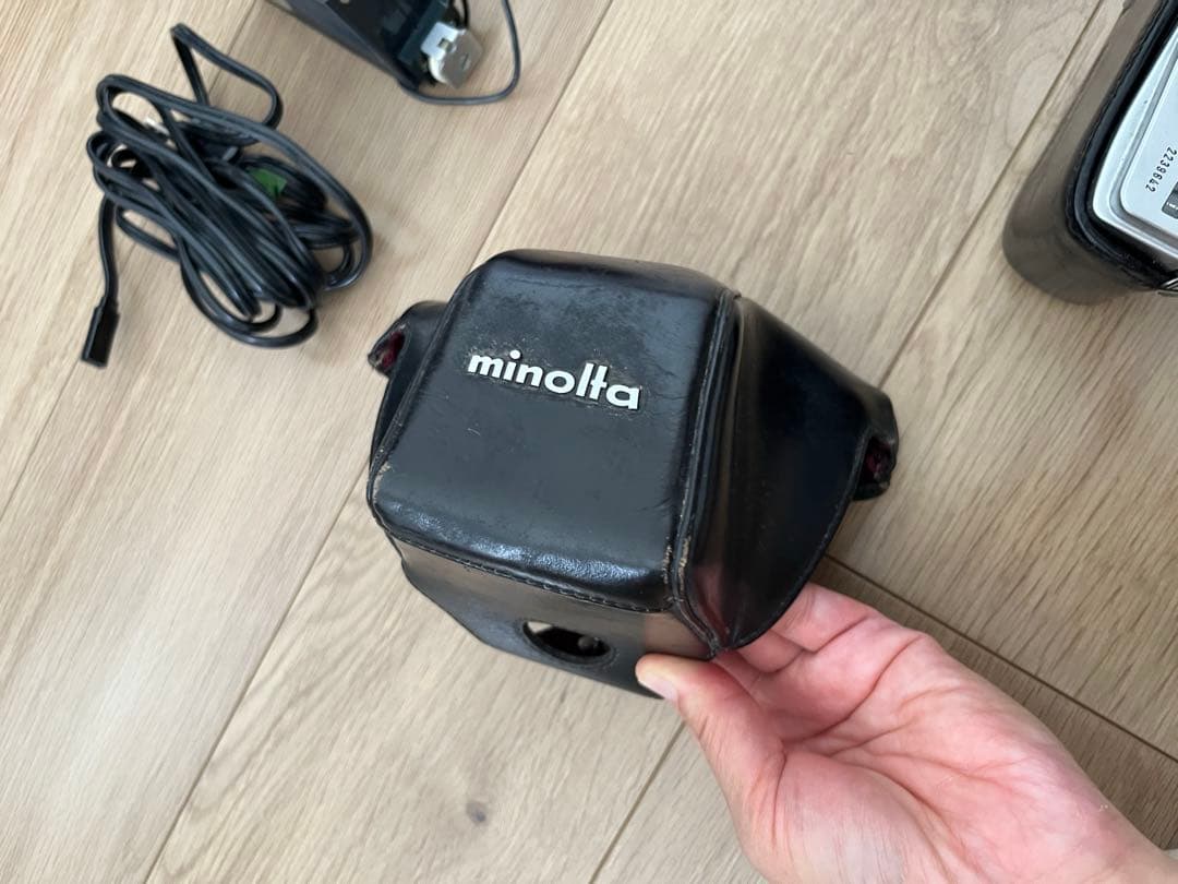 Minolta SR-7 一眼レフカメラ 28mmレンズ付き フラッシュ付き