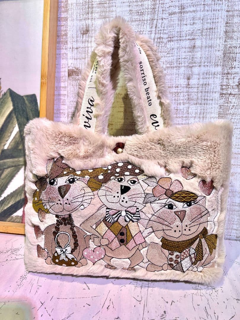 ロラライハリス♡ベージュファー生地♡刺繍のバッグ♡