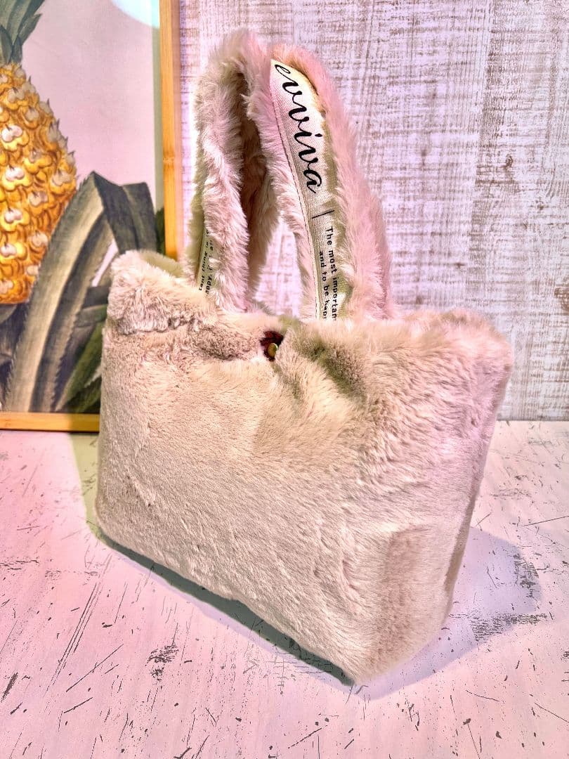 ロラライハリス♡ベージュファー生地♡刺繍のバッグ♡