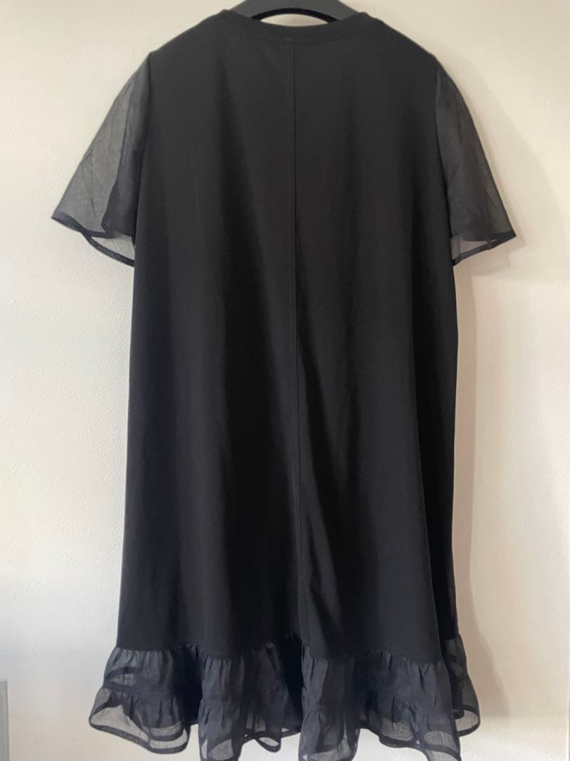 トクコプルミエブォルシフォン風半袖花柄チュニック/白黒