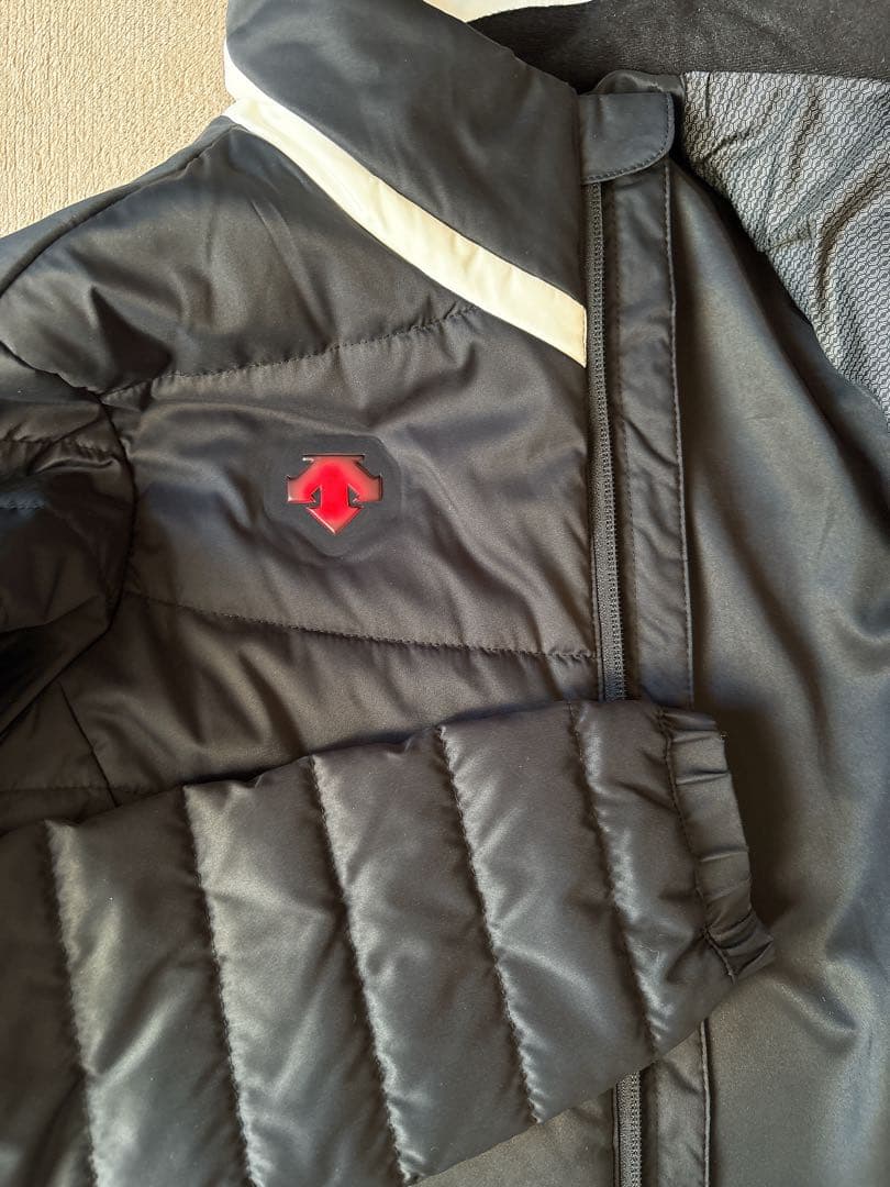 DESCENTE GOLFデサントモバイルサーモ　中綿ジャンパー温度調節アウター