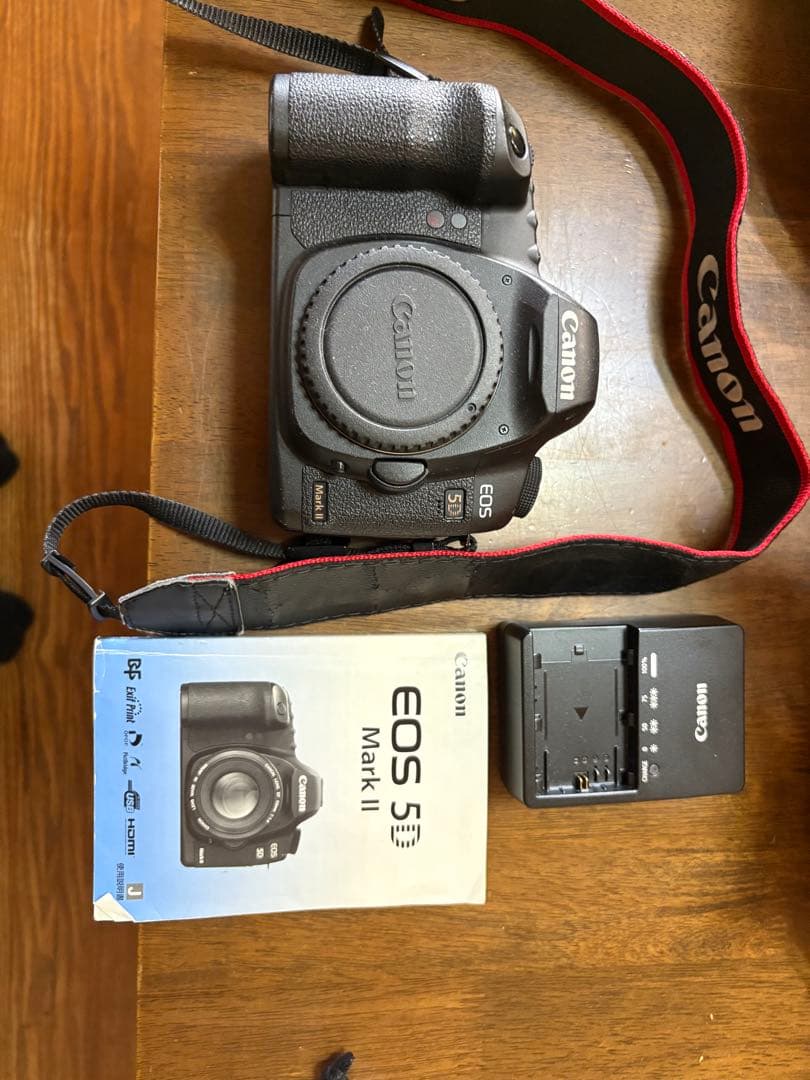 Canon EOS 5D Mark II 本体と付属品　バッテリー　充電器
