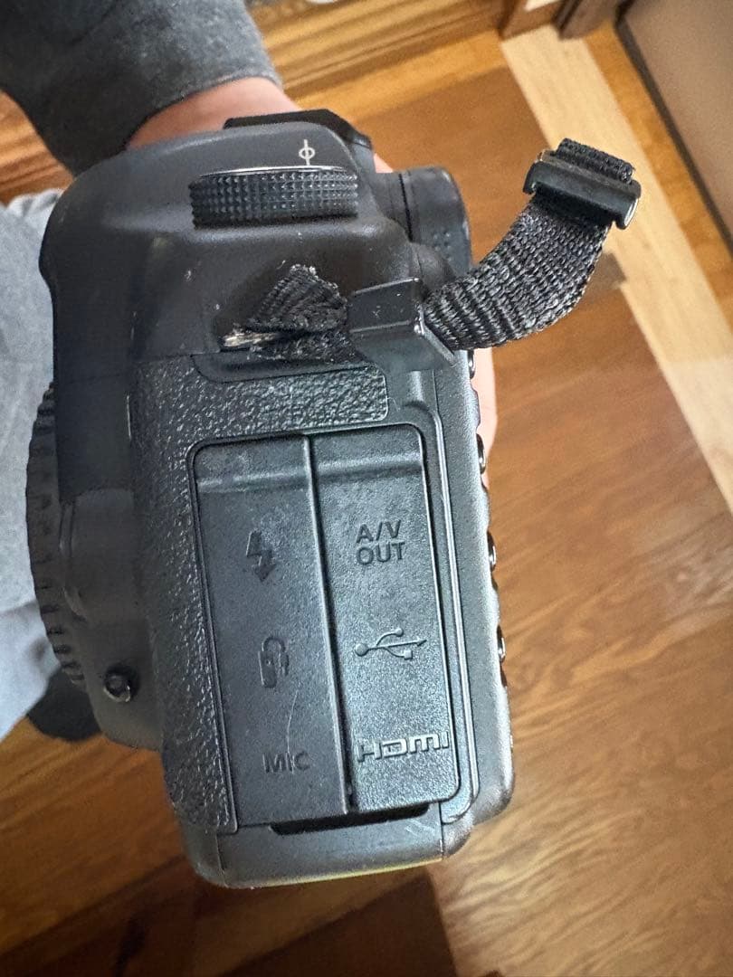 Canon EOS 5D Mark II 本体と付属品　バッテリー　充電器