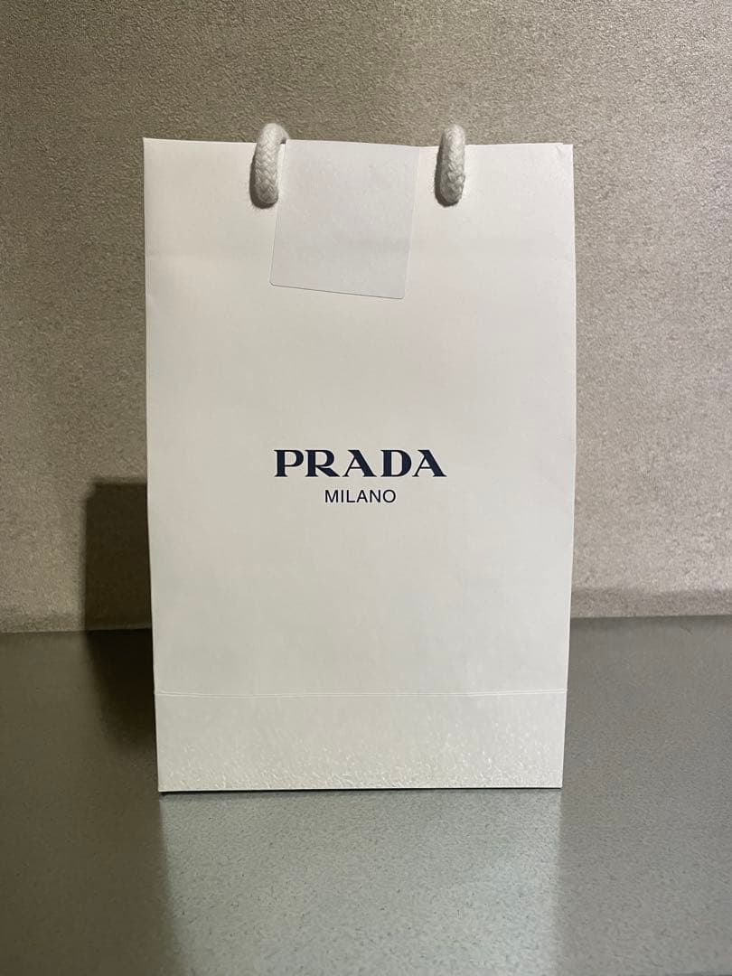 【新品未使用】PRADA ブラック レザー キーケース