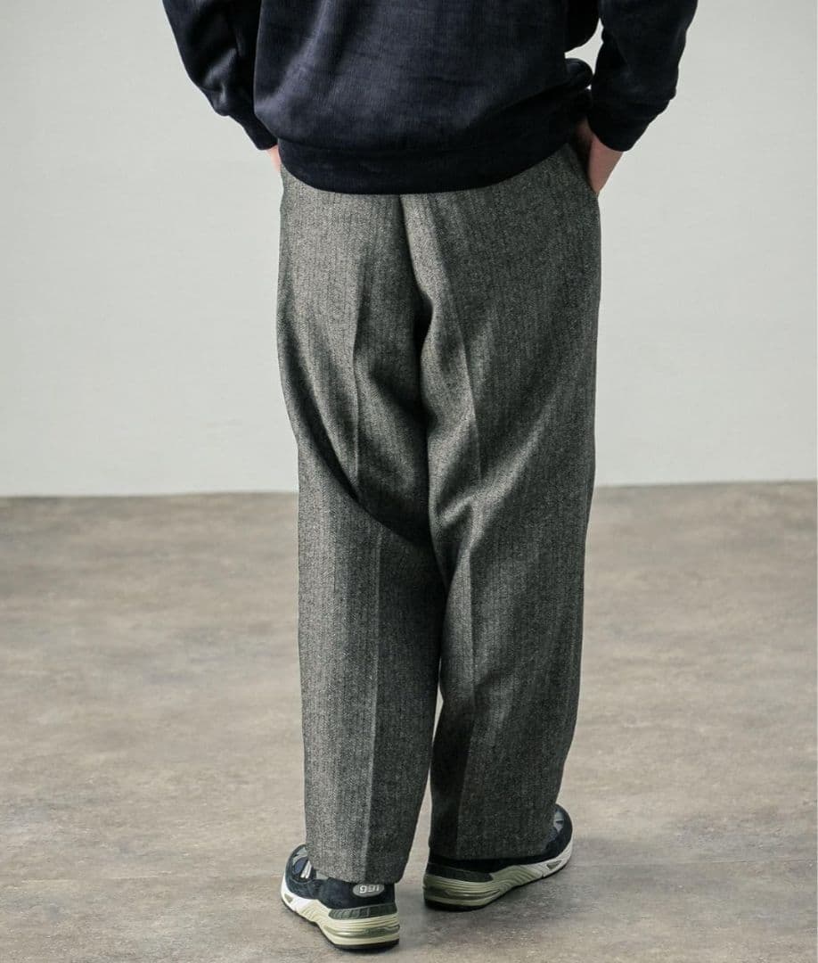 ヘリンボーンワイドストレートスラックス　アーバンリサーチ