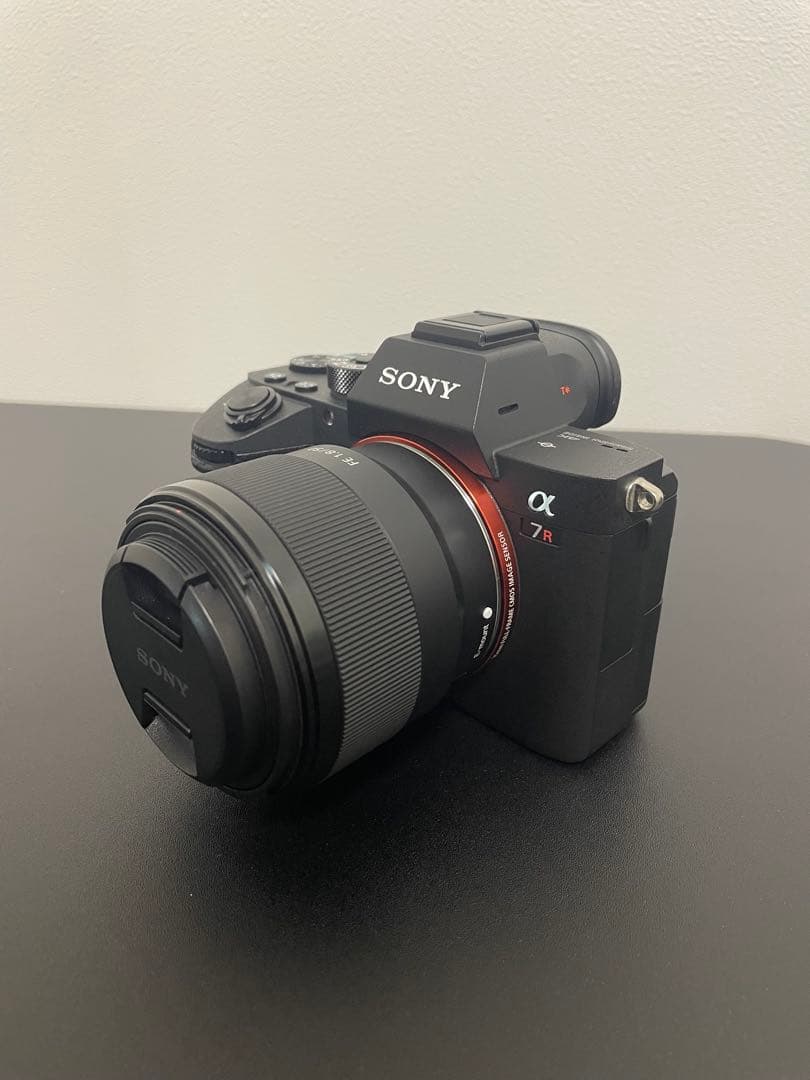 デジタルカメラ Sony A7R iii + FE 1.8 50mm Lens