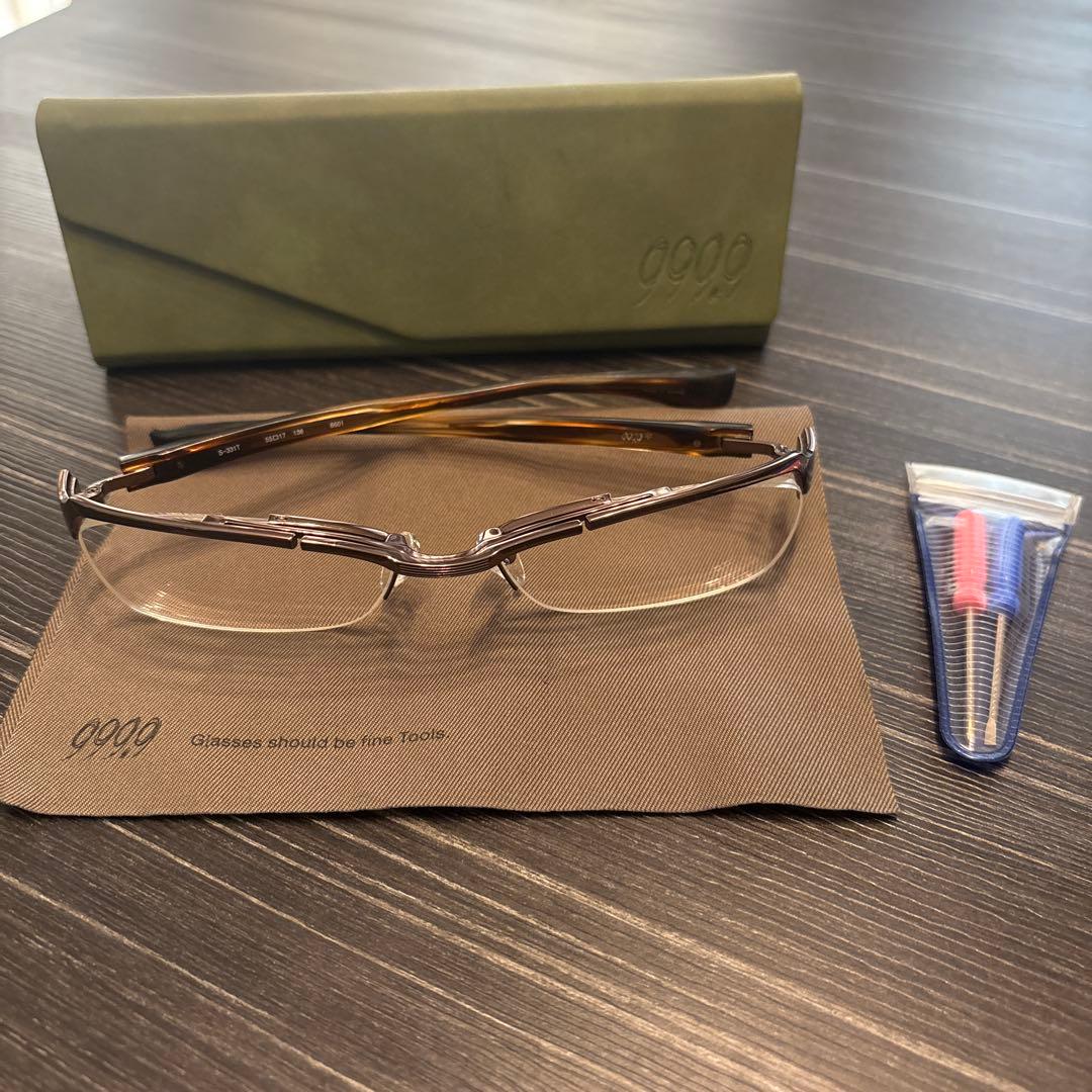 999.9 フォーナインズ　メガネ　ケース　クロス付き