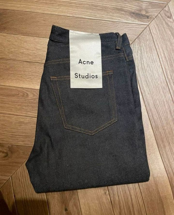Acne Studios ダークブルー ストレートデニム