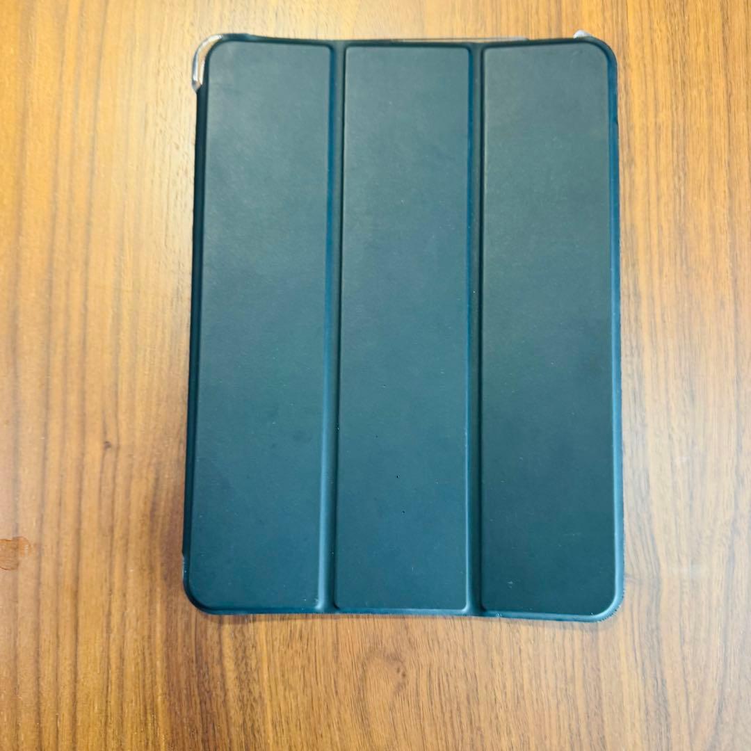【最新iOS26.0】iPad Air 第4世代 SIMフリー　ケース付