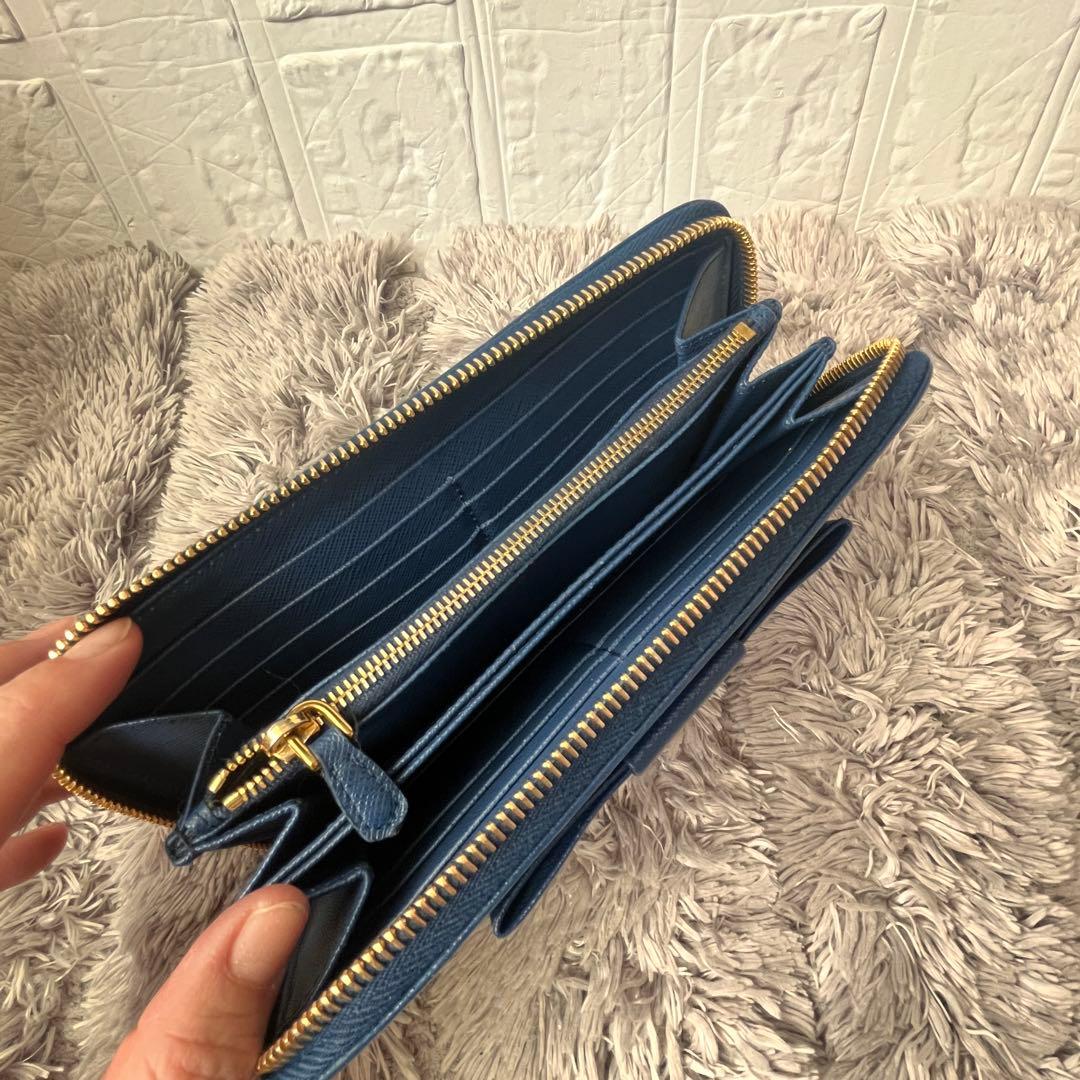 美品✨PRADA フィオッコ　ラウンドファスナー　サフィアーノ　メタルロゴ