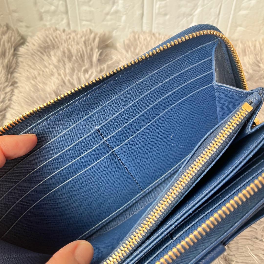 美品✨PRADA フィオッコ　ラウンドファスナー　サフィアーノ　メタルロゴ