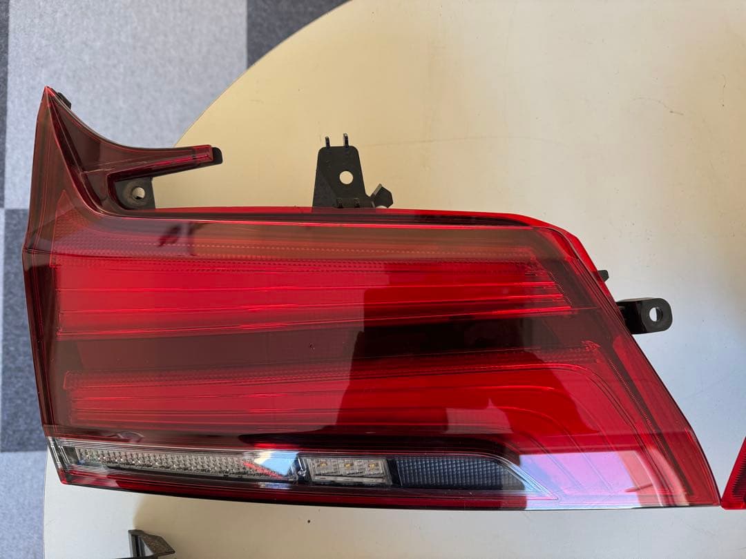 アルファード30系後期テールランプ4点セット 送料込み