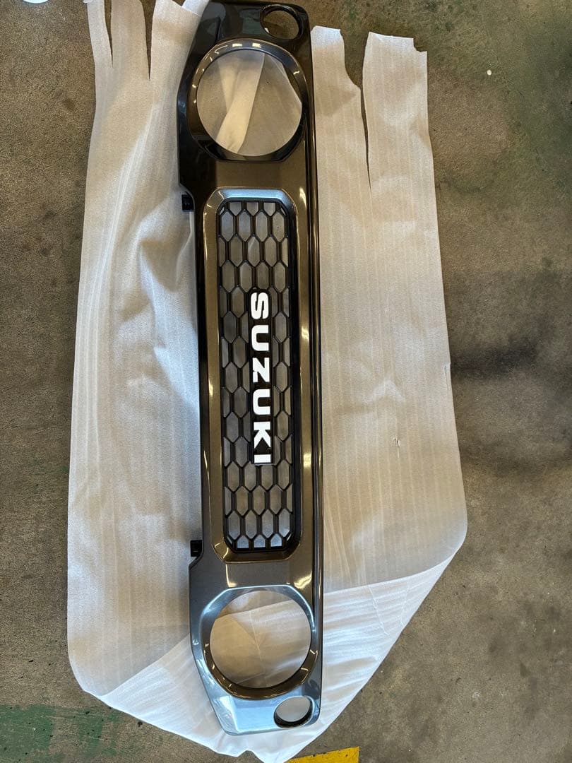 ジムニーシエラ　フロントガーニッシュ