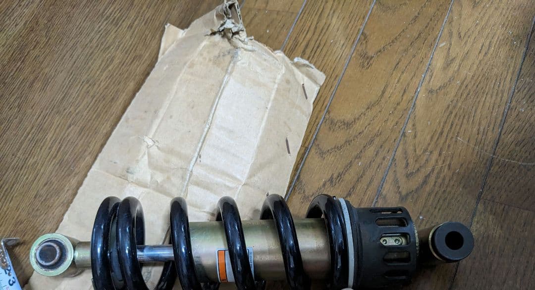 マ*ダ様 ドラッグスター400 リアサスペンション ヤマハ 純正品　未使用　19