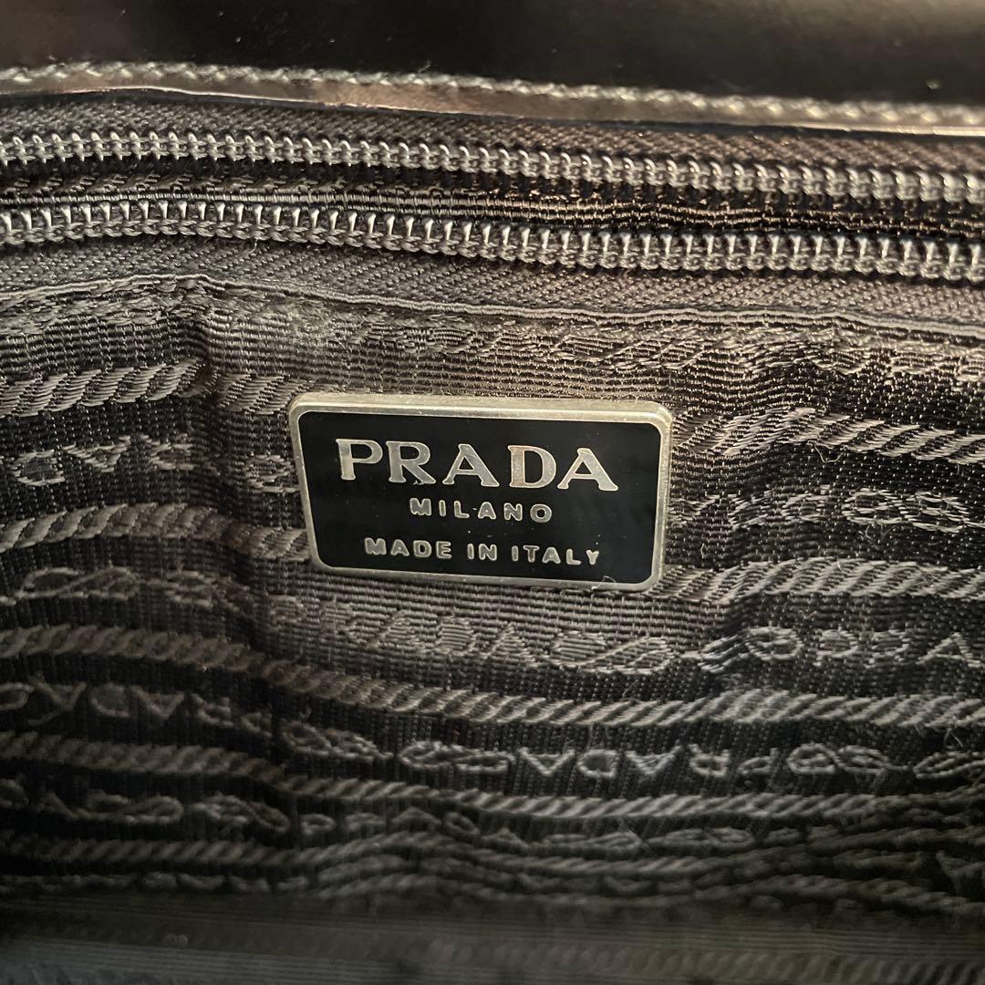 PRADA 黒 レザーハンドバッグ