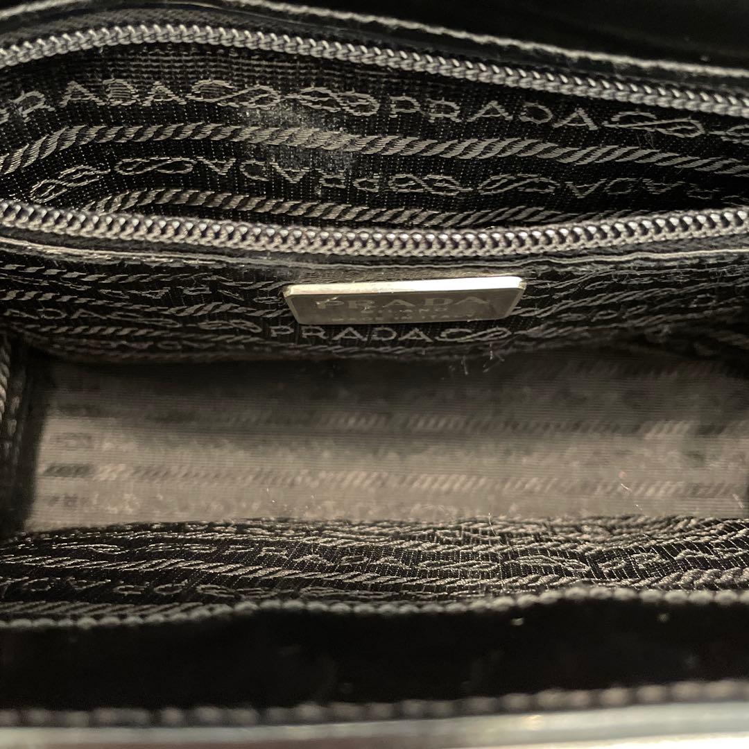 PRADA 黒 レザーハンドバッグ