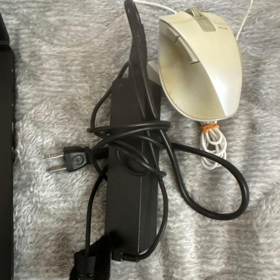 Fujitsu FMVU22001 ノートPC