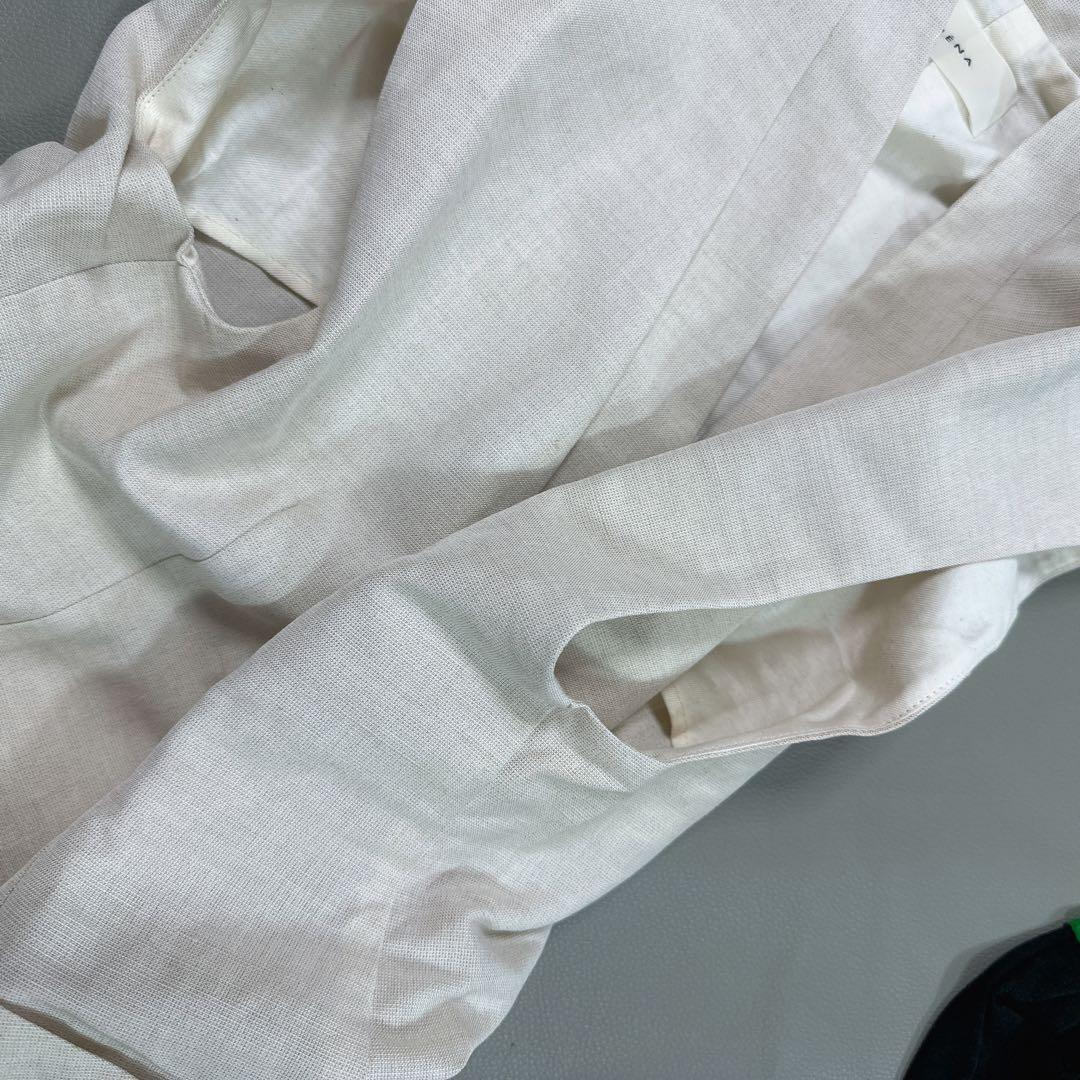 IENA ペプラムジレ 2025秋 リネン混ベージュ　Vネック