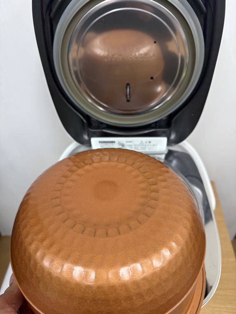 TOSHIBA 真空圧力IH炊飯器 RC-10VSR ホワイト