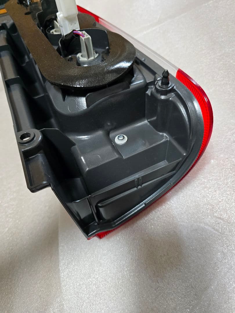 ハイエース 200系 テールライト トヨタ 純正 新車外し 左用 ¹