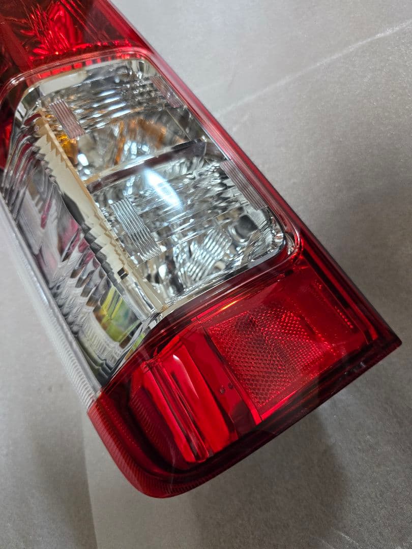 ハイエース 200系 テールライト トヨタ 純正 新車外し 左用 ¹