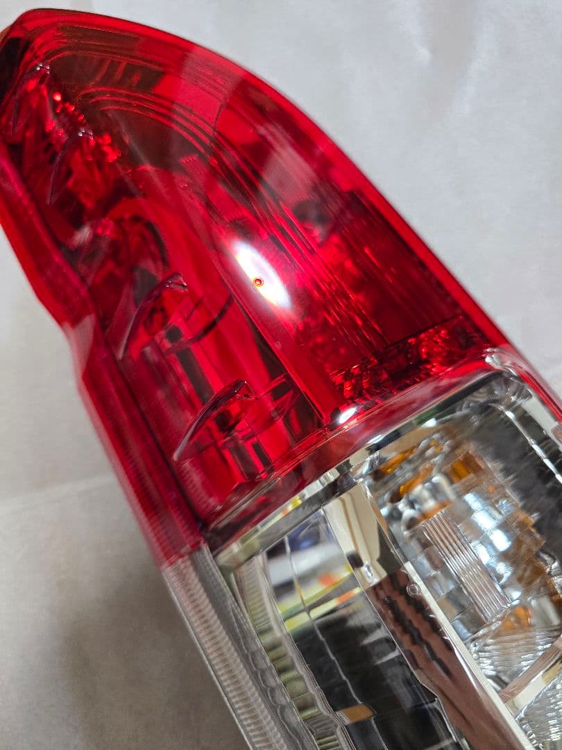 ハイエース 200系 テールライト トヨタ 純正 新車外し 左用 ¹