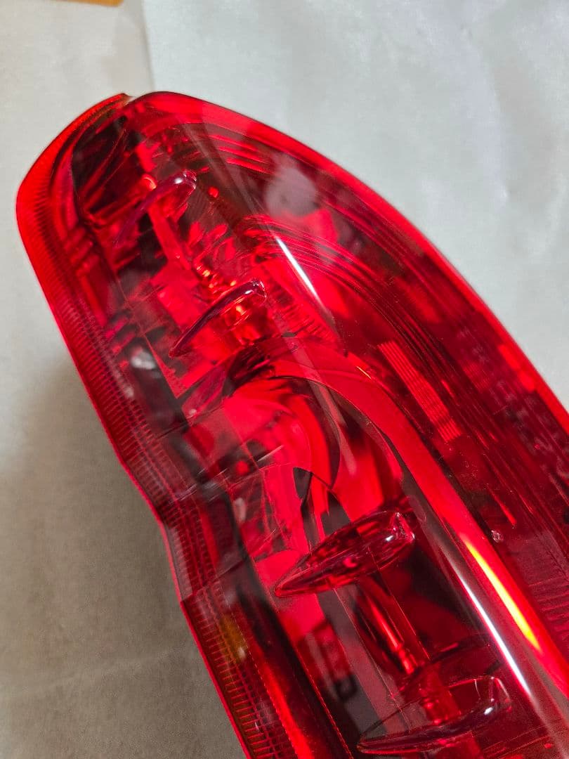 ハイエース 200系 テールライト トヨタ 純正 新車外し 左用 ¹