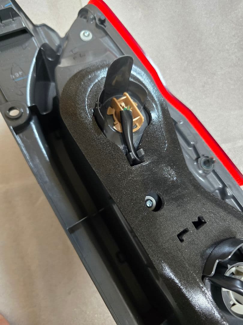 ハイエース 200系 テールライト トヨタ 純正 新車外し 左用 ¹