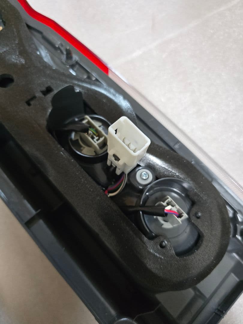 ハイエース 200系 テールライト トヨタ 純正 新車外し 左用 ¹