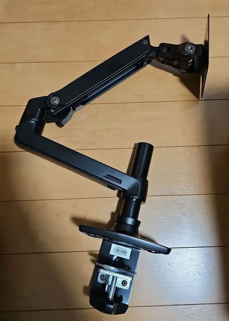 値下げしました！　Amazonベーシック　モニターアーム　シングルディスプレイ