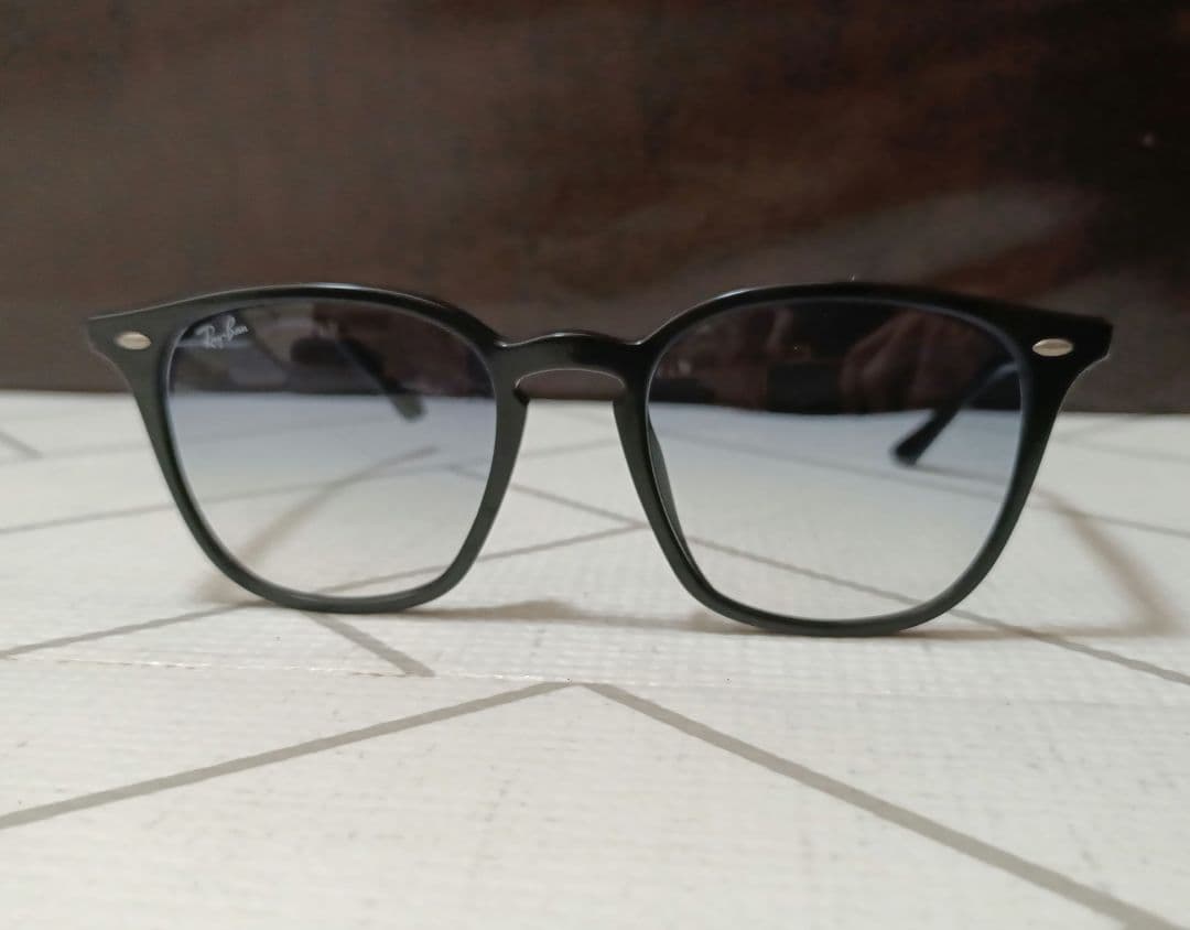 Ray-Ban RB4258F サングラス ブラック