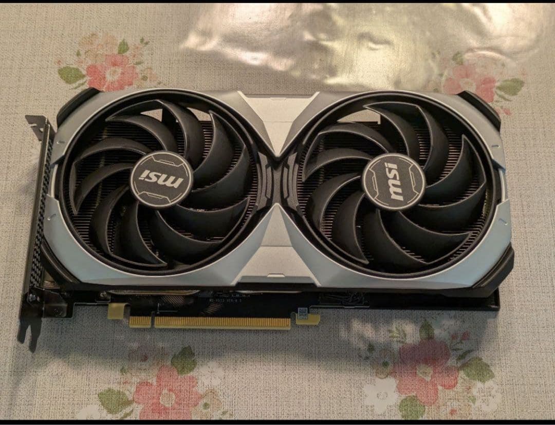 MSI GeForce RTX 4070 12G + 補助電源