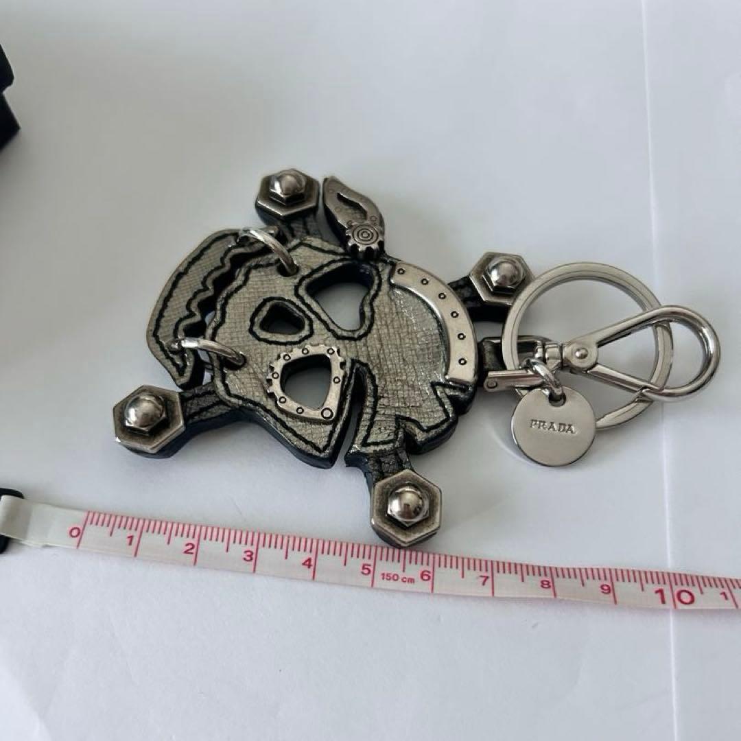 PRADA プラダ　スカルデザイン キーホルダー