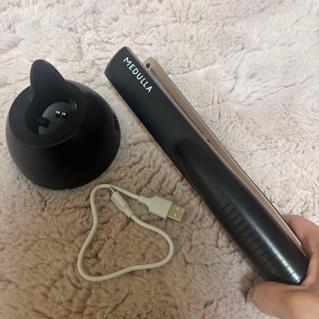 MEDULLA　ヘアアイロン スタンド付き　充電器　自宅トリートメント機器