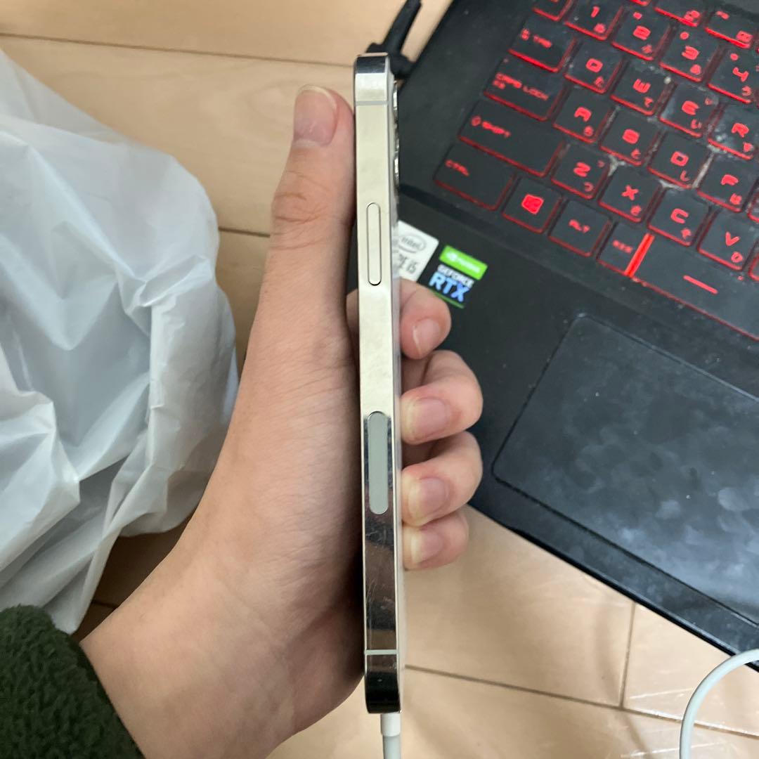 液晶傷なし iPhone 12 Pro 256GB simフリー