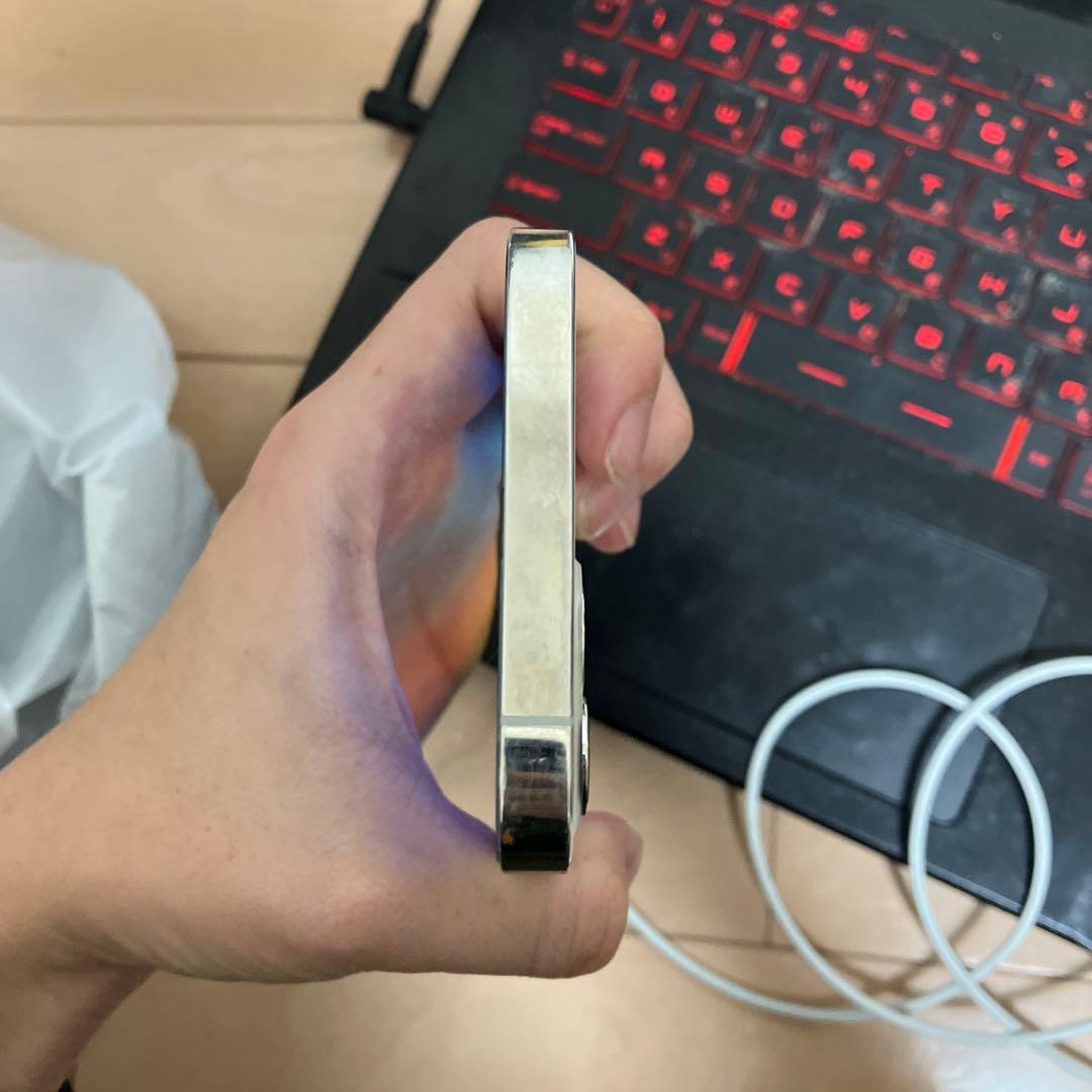 液晶傷なし iPhone 12 Pro 256GB simフリー