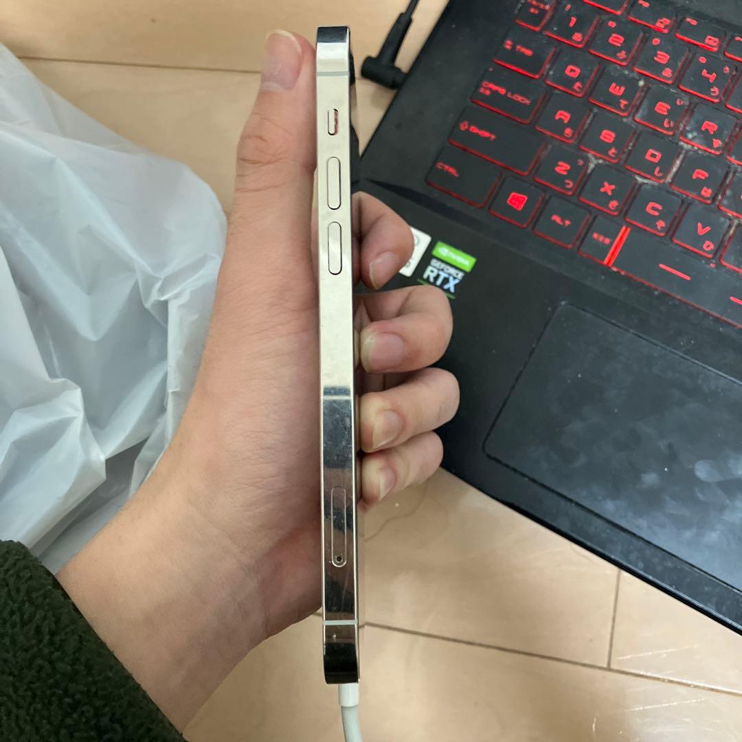 液晶傷なし iPhone 12 Pro 256GB simフリー