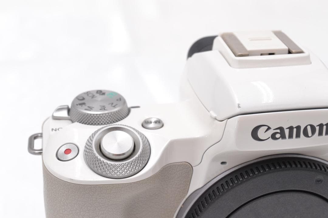■ 美品 ■ キャノン　Canon EOS Kiss M ホワイトレンズキット