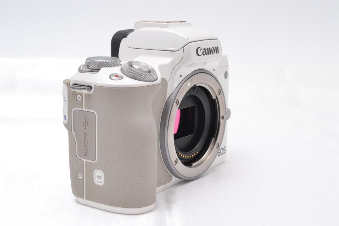 ■ 美品 ■ キャノン　Canon EOS Kiss M ホワイトレンズキット
