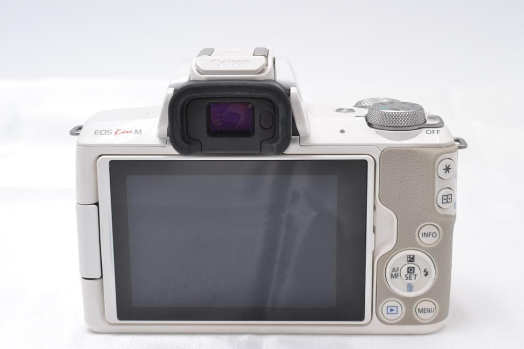 ■ 美品 ■ キャノン　Canon EOS Kiss M ホワイトレンズキット